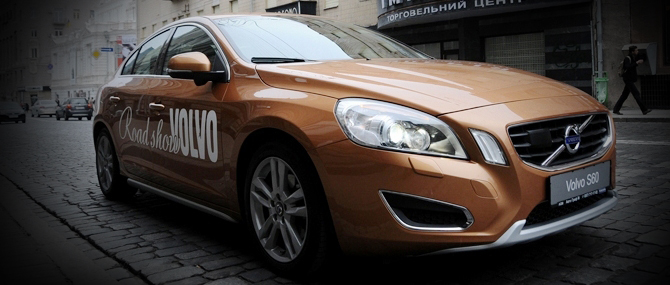 В огромном выборе модельного ряда шведского автоконцерна Volvo внимание привлекает красавец седан S60.
