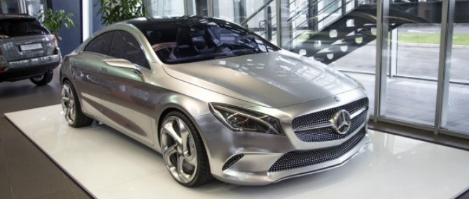 В Выставочном зале столичного автоцентра выставлен на всеобщее обозрение уникальный концепт-кар Mercedes-Benz CSC